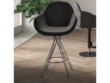 Sgabello fisso con basamento in filo metallico e seduta rivestita in ecopelle Hugo di Ozzio