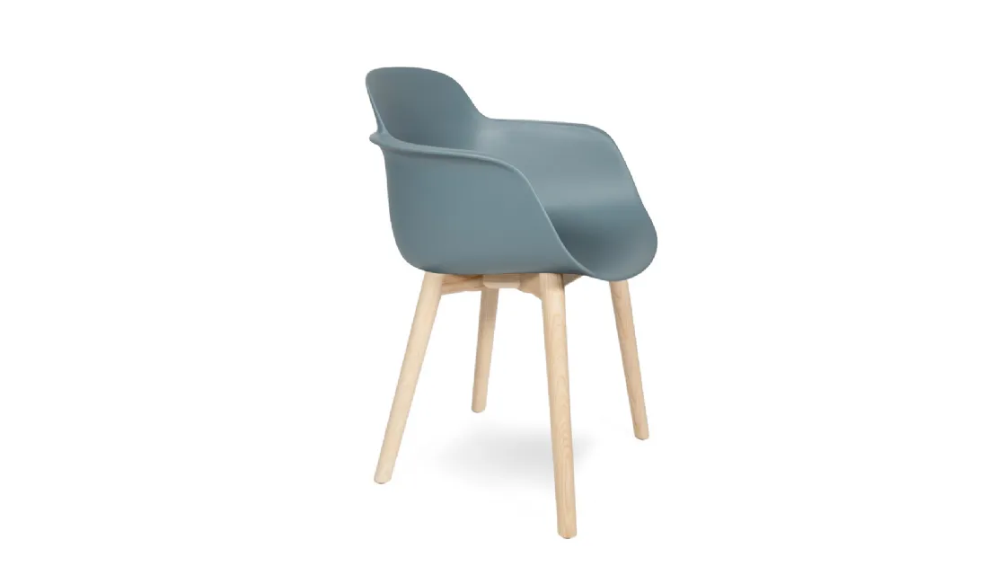 Sedia Sicla Sled con scocca in polipropilene e base in legno di Infiniti