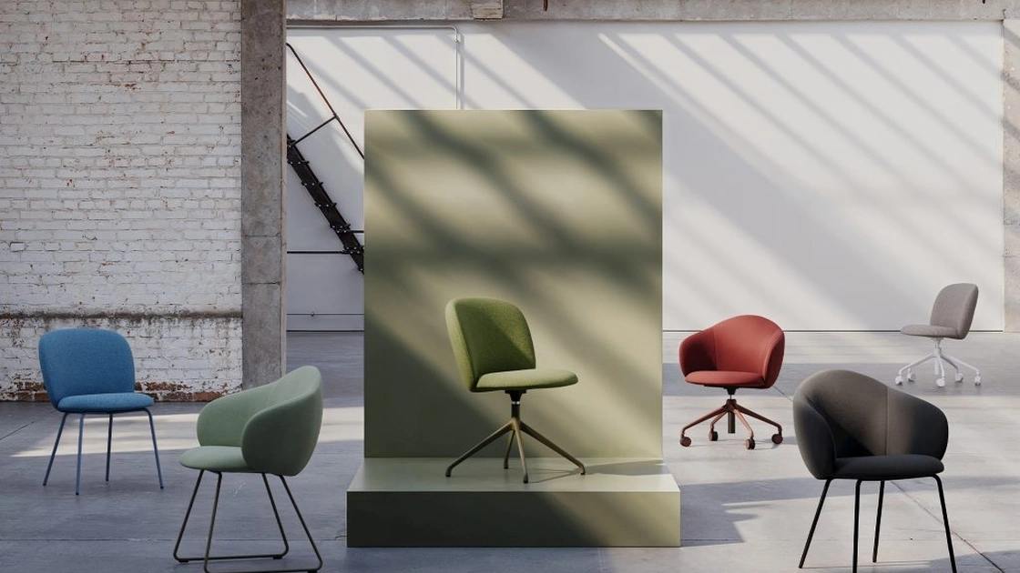 Sedia Volta in tessuto imbottito di Infiniti