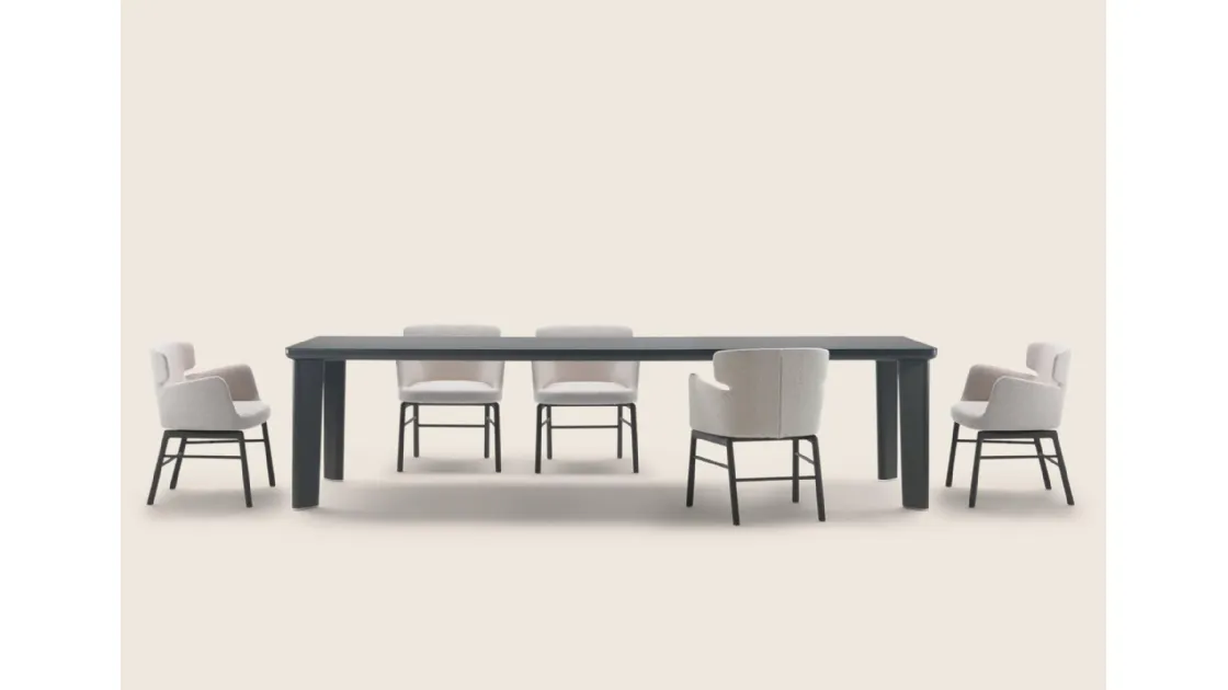 Tavolo Arnold con piano in vetro e struttura in legno di Flexform
