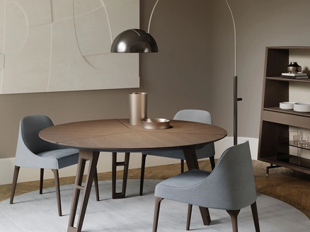 Tavolo rotondo con top in legno impiallacciato e gambe in legno massello Axel di Frigerio