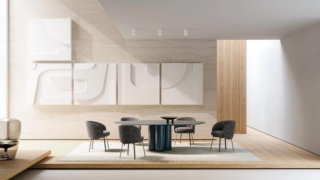 Tavolo rotondo laccato lucido con base formata da tre colonne Elly di Frigerio