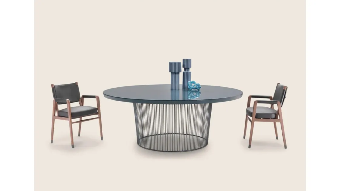 Tavolo rotondo con top laccato e base in metallo Berry di Flexform