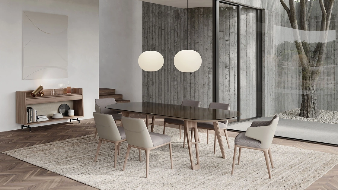 Tavolo Axel in vetro texture fumé e gambe in legno massello di Frigerio