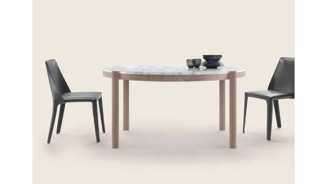 Tavolo rotondo Gustav in marmo bianco di Carrara e legno massello di Flexform