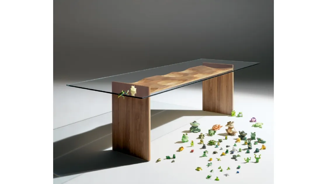 Tavolo di design in legno con top in vetro trasparente Ripples di Horm