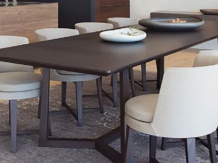 Tavolo moderno con piano in legno impiallacciato e struttura in legno massello Jiff di Flexform