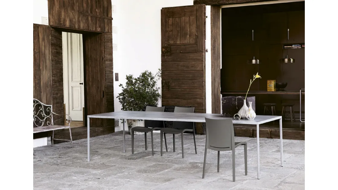 Tavolo Pure Evo in resina spatolata di Colico