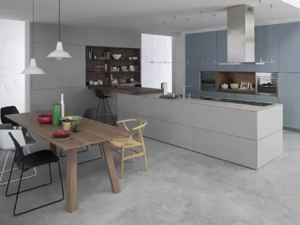 Cucina Design con penisola Surface in Ecomalta, Noce Canaletto e Acciaio di Key Cucine