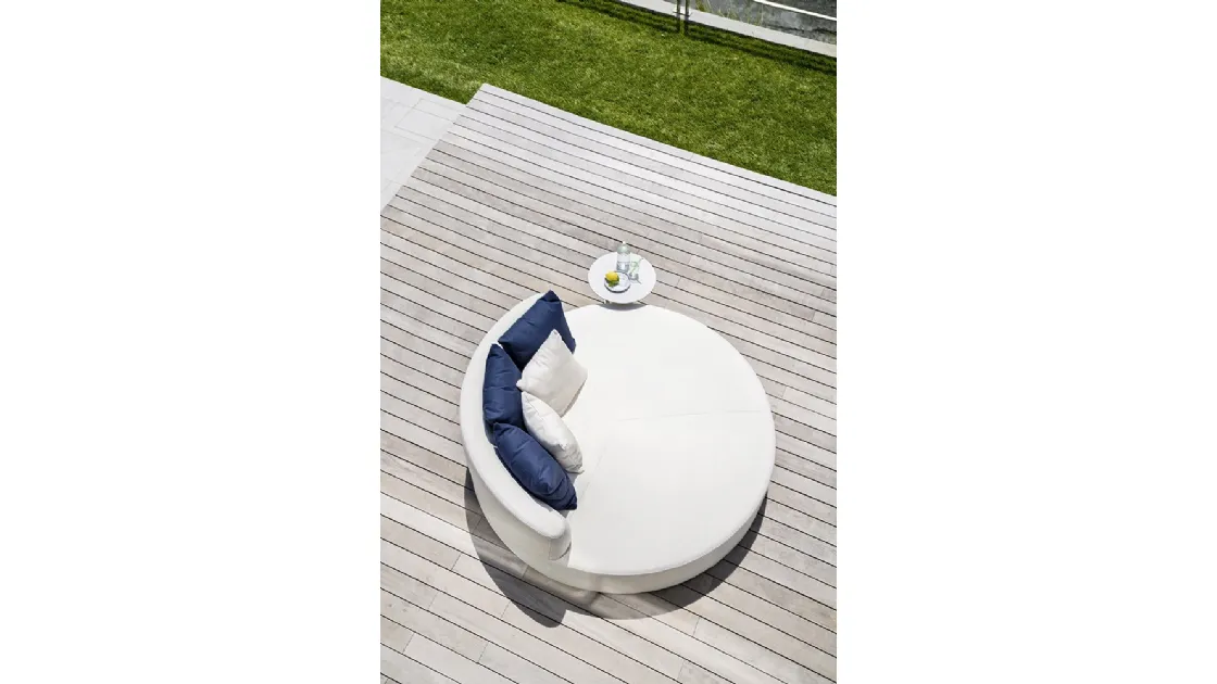 Divano Daybed rotondo Belt in tessuto per esterno imbottito di Varaschin