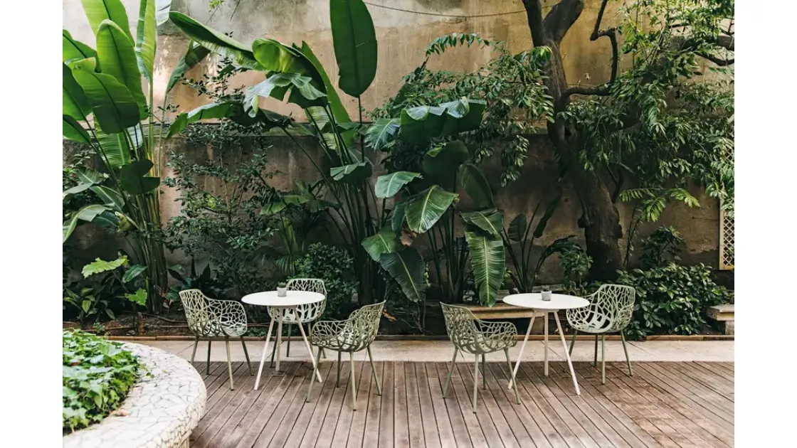 Sedia in alluminio verniciato Forest di Fast