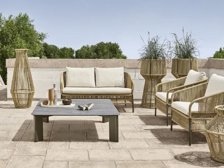 Tavolino quadrato Plinto in alluminio verniciato e top in HPL e ceramica bocciardata di Varaschin