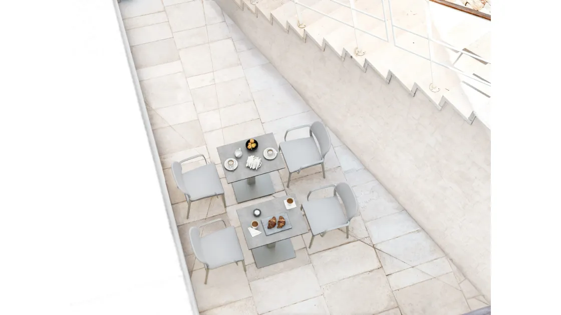 Tavolino Tight Base in acciaio verniciato a polveri di Varaschin