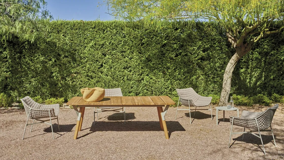 Tavolo in legno di Teak Link in versione LOW di Varaschin