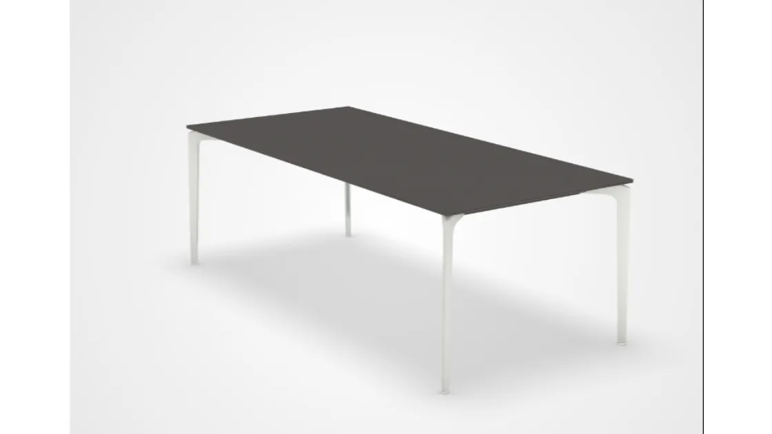 Tavolo rettangolare con piano in alluminio puntinato AllSize di Fast