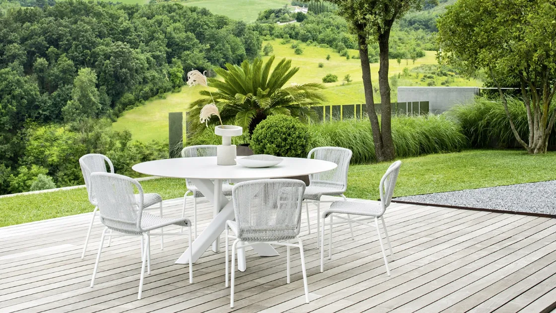 Tavolo rotondo System Star in alluminio con gambe intrecciate a stella di Varaschin