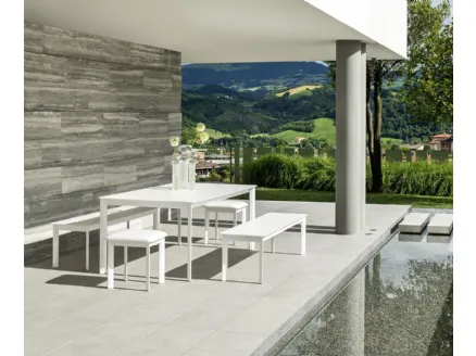 Tavolo System in HPL con base in acciaio verniciato di Varaschin